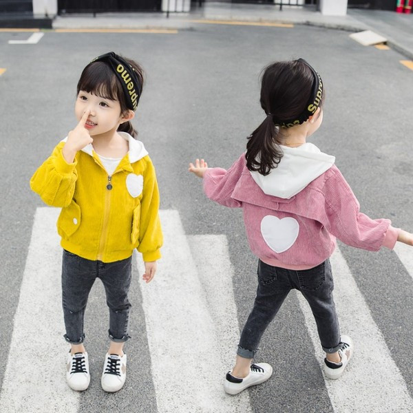 Modern gyerekkabát kapucnival és rátéttel rózsaszín és sárga színben