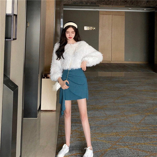 Γυναικεία μπλούζα με κρόσσια και οβάλ λαιμόκοψη σε δύο χρώματα