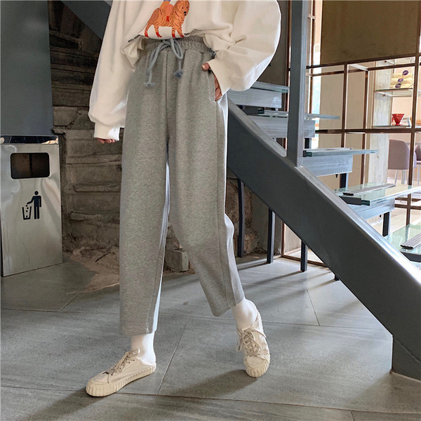 Γυναικείο αθλητικό παντελόνι σε γκρι και μαύρο χρώμα με ελαστική μέση