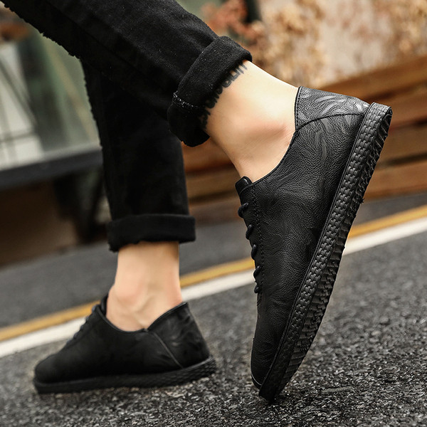 Bőr férfi cipő fűzővel és lapos talppal