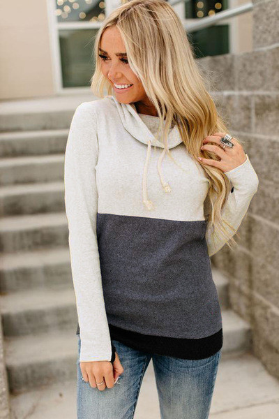 Μοντέρνο γυναικείο πουλόβερ  με υψηλό γιακά και  κορδόνια σε γκρι χρώμα