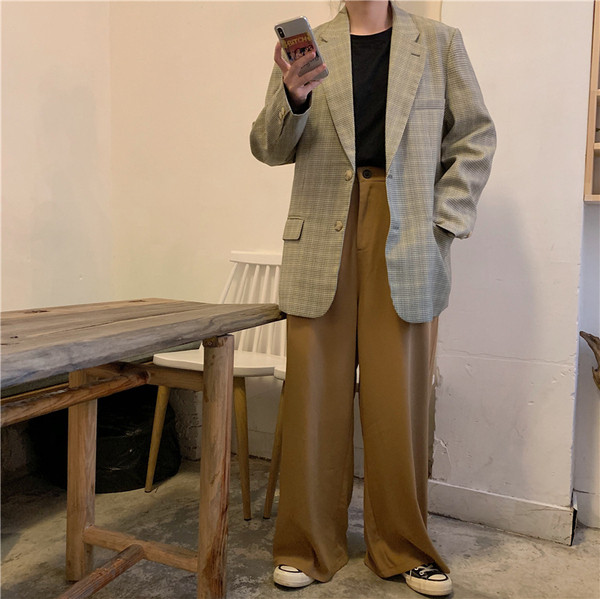 Дамско модерно карирано сако широк модел