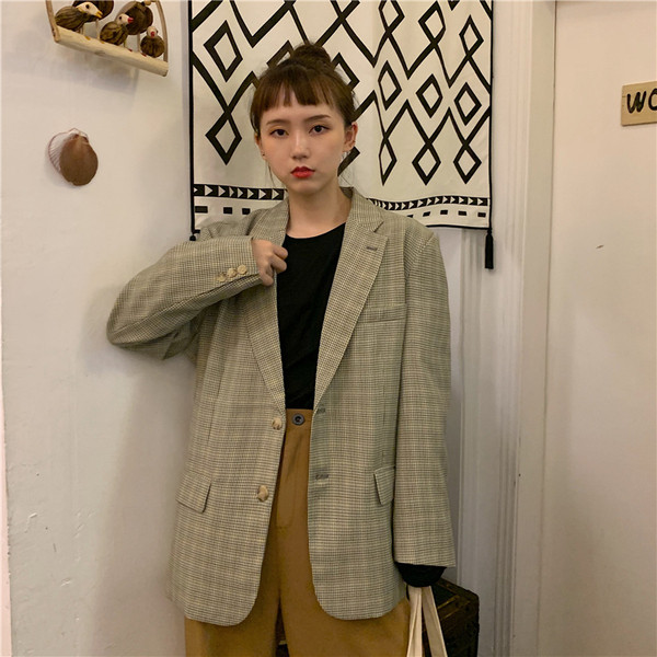 Дамско модерно карирано сако широк модел