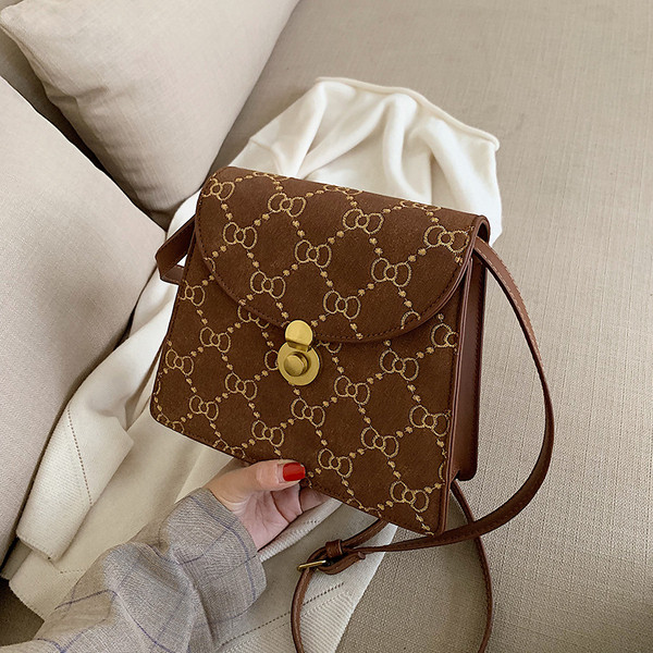 Geanta de dama cu inchidere metalica si maner lung