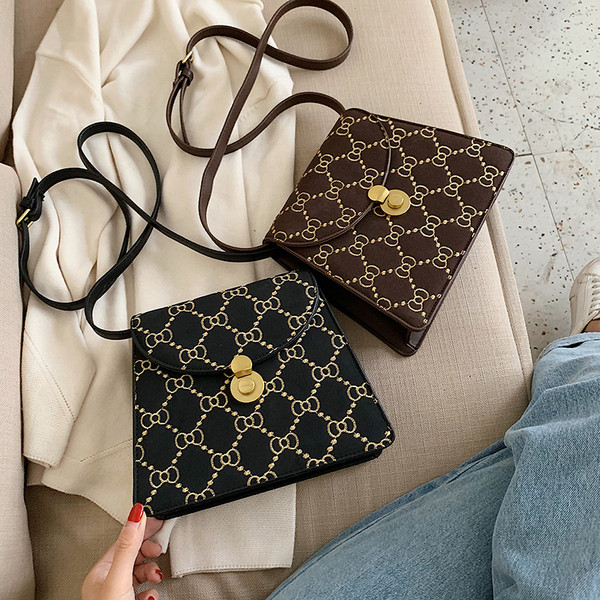 Geanta de dama cu inchidere metalica si maner lung