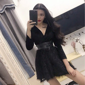 Női bársonyruha bőr övvel és rojtokkal