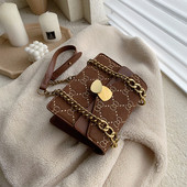 Modern női táska lánccal, négy színben