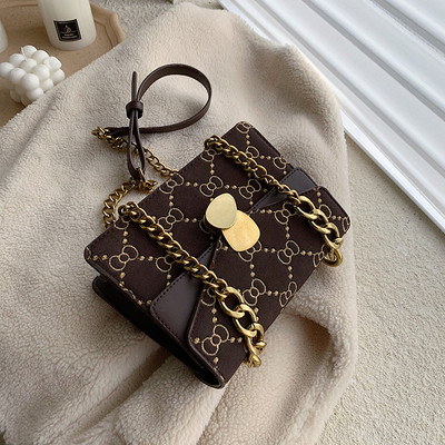 Modern női táska lánccal, négy színben