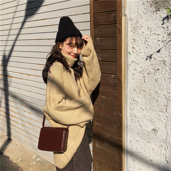 Γυναικείο μοντέρνο πουλόβερ με υψηλό γιακά σε διάφορα χρώματα