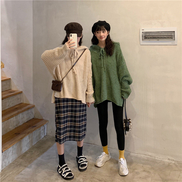 Női alkalmi pulóver két színben kapucnival