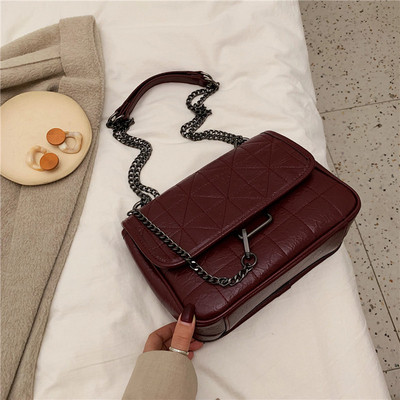 Öko bőrből készült női táska három színben lánccal