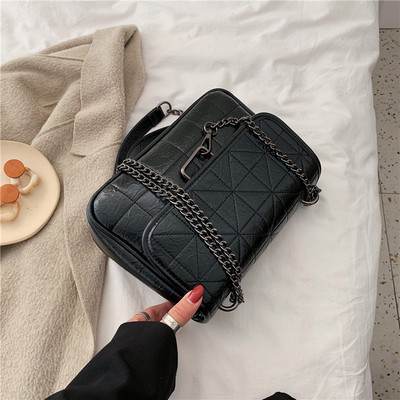 Öko bőrből készült női táska három színben lánccal