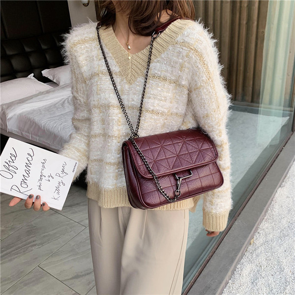 Öko bőrből készült női táska három színben lánccal