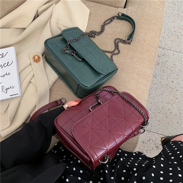 Öko bőrből készült női táska három színben lánccal