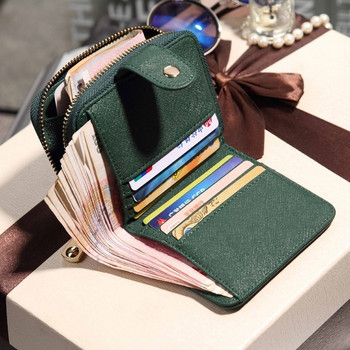 Γυναικείο πορτοφόλι με μεταλλικό στοιχείο σε πράσινο, μαύρο και ροζ χρώμα