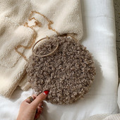 Γυναικεία τσάντα με μεταλλική αλυσίδα σε διάφορα χρώματα