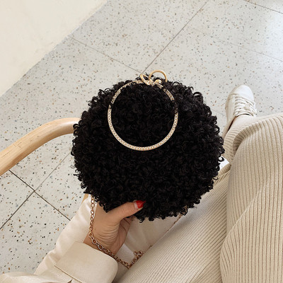 Γυναικεία τσάντα με μεταλλική αλυσίδα σε διάφορα χρώματα