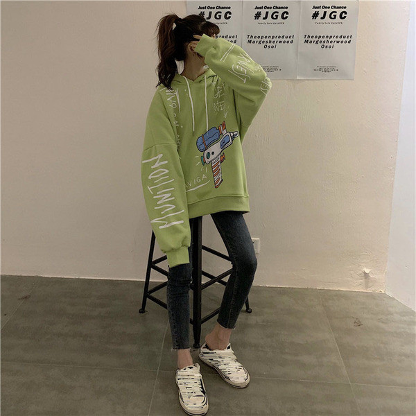 Γυναικείο φούτερ σε τρία χρώματα με γράμματα και κουκούλα