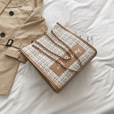 Μοντέρνα γυναικεία τσάντα με μεταλλική αλυσίδα σε τρία χρώματα