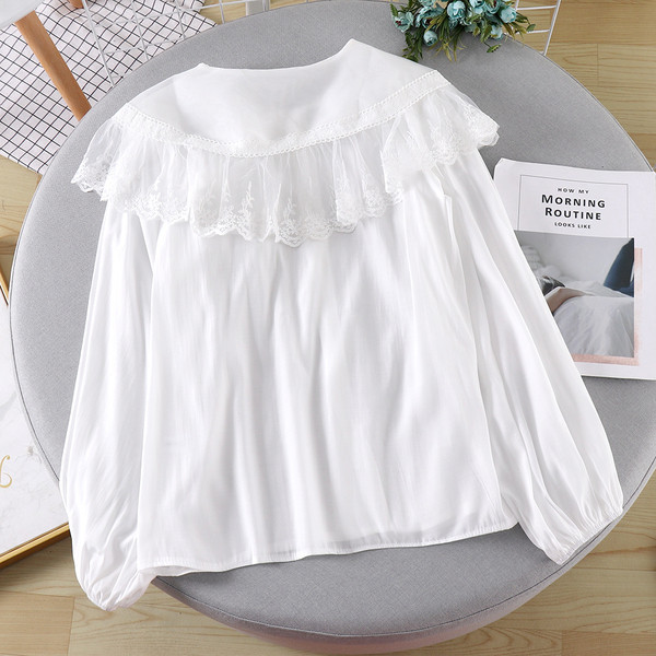 Modern női ing gallérral és csipkével fehér és fekete színben