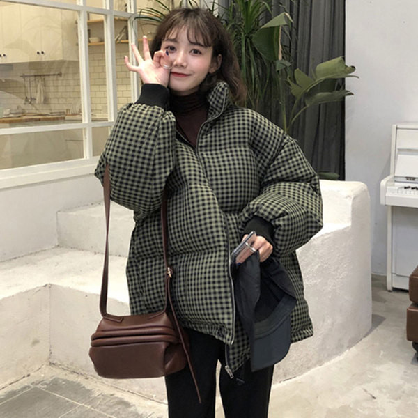 Jachetă de damă în carouri de ultimă oră, în două culori, cu guler înalt