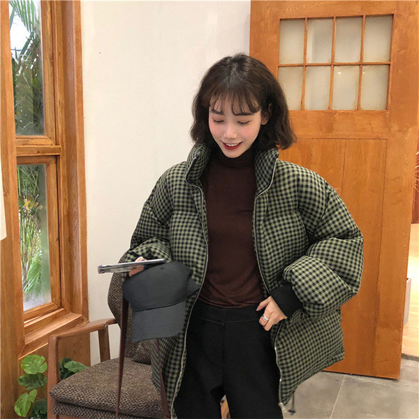 Jachetă de damă în carouri de ultimă oră, în două culori, cu guler înalt