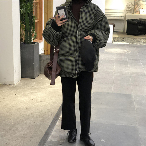 Jachetă de damă în carouri de ultimă oră, în două culori, cu guler înalt