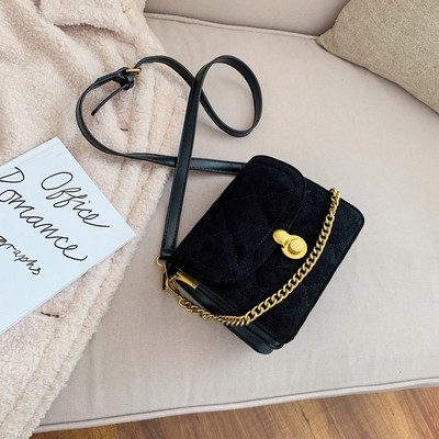 Μοντέρνα γυναικεία τσάντα από οικολογικό βελούδο με μεγάλη λαβή