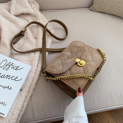 Μοντέρνα γυναικεία τσάντα από οικολογικό βελούδο με μεγάλη λαβή