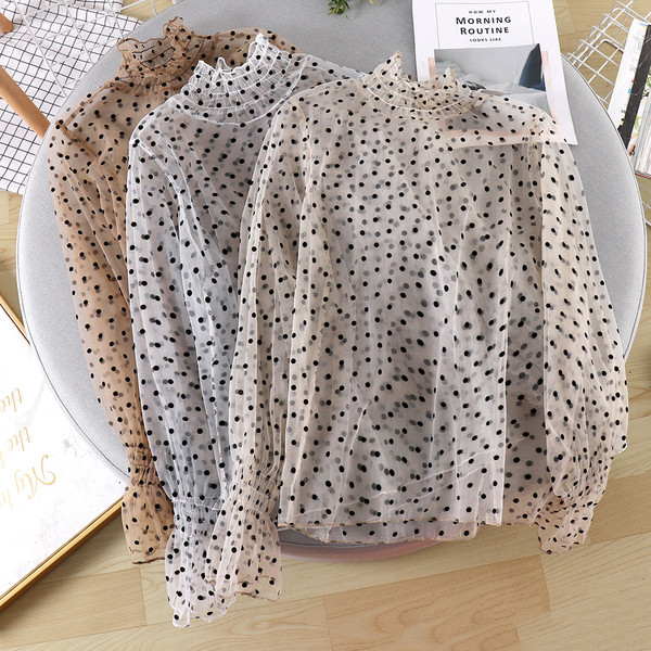 Cămașă modernă de damă cu buline în bej și alb