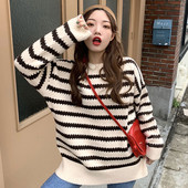 Γυναικείο πουλόβερ φαρδιά μοτίβο σε λευκό και κόκκινο χρώμα