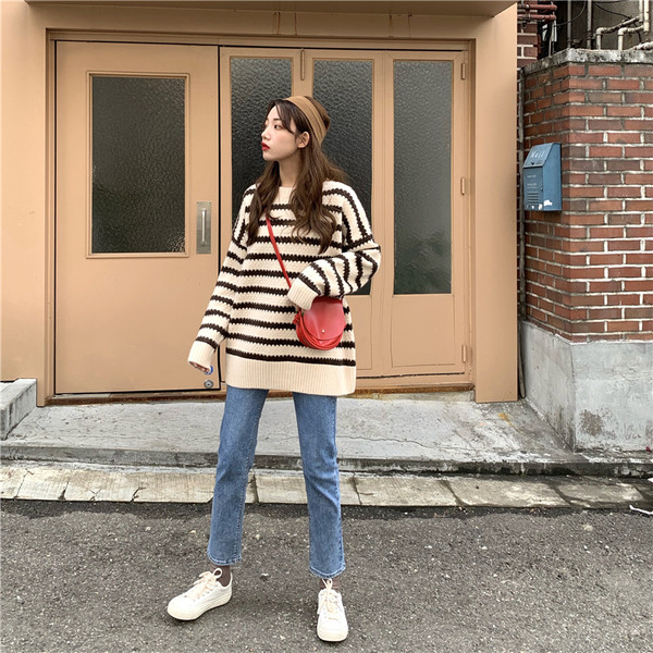 Γυναικείο πουλόβερ φαρδιά μοτίβο σε λευκό και κόκκινο χρώμα