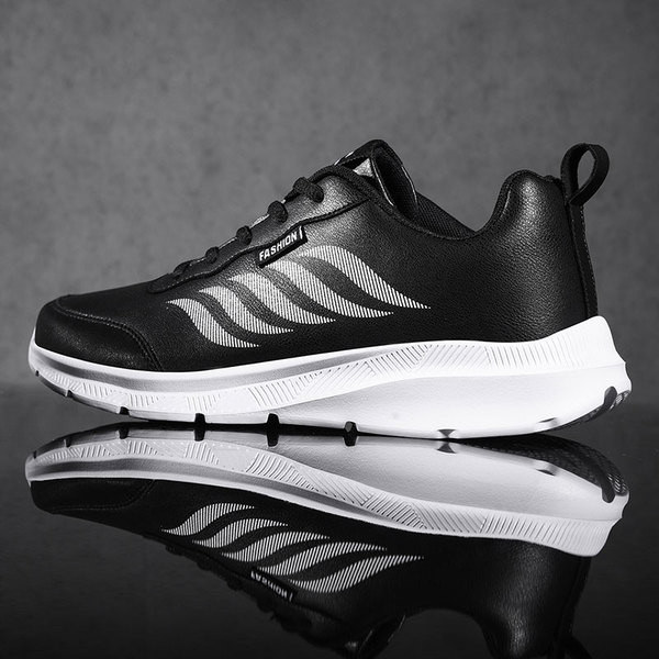 Alkalmi férfi tornacipő rátéttel