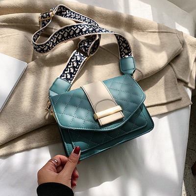 Μοντέρνα γυναικεία τσάντα με μεταλλική πρόσδεση και μεγάλη λαβή