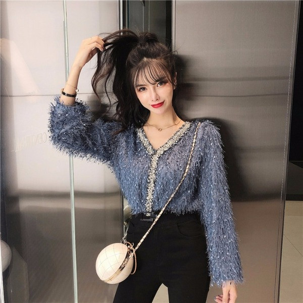 Női pulóver spitz nyakkivágással, rózsaszín és kék rojtokkal