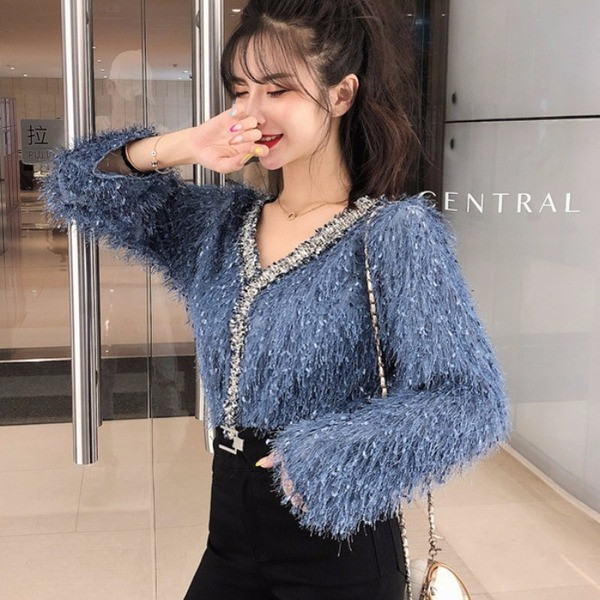 Női pulóver spitz nyakkivágással, rózsaszín és kék rojtokkal