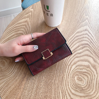 Poșetă modernă din piele ecologică în relief și element metalic