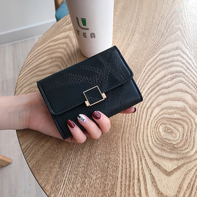 Poșetă modernă din piele ecologică în relief și element metalic