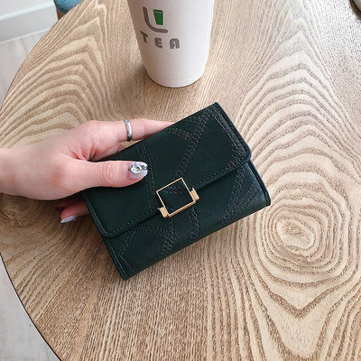 Poșetă modernă din piele ecologică în relief și element metalic