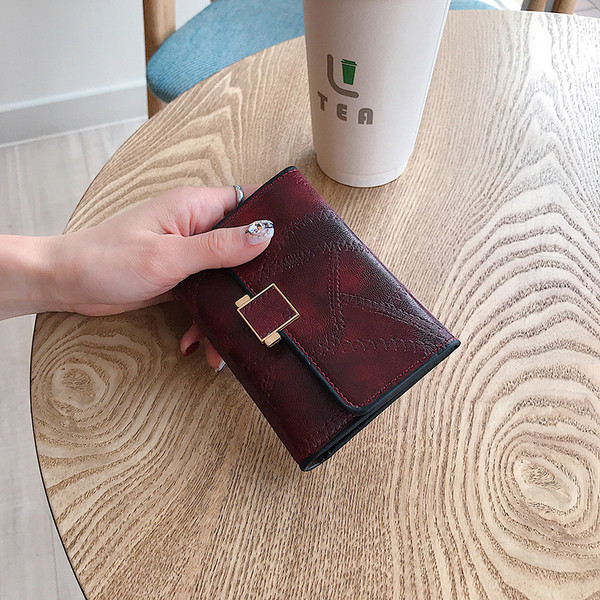 Poșetă modernă din piele ecologică în relief și element metalic