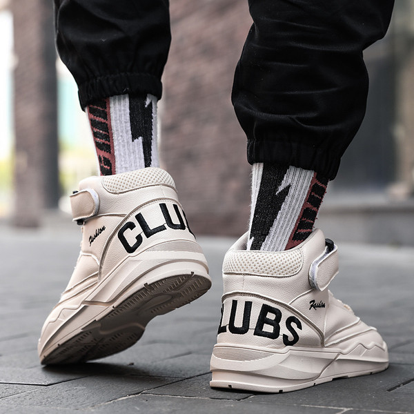 Μοντέρνα αθλητικά ανδρικά παπούτσια  δερματινη σε μαύρο, λευκό και μπεζ χρώμα