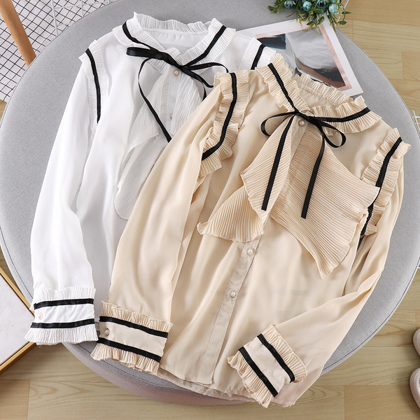 Cămașă de damă cu panglică și nasturi în alb și bej