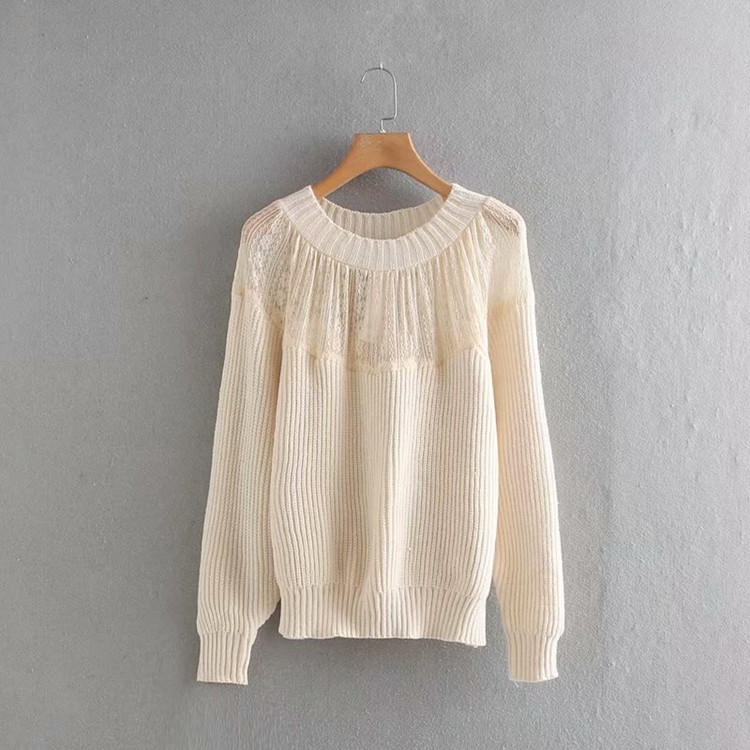 Női kötött pulóver csipkével, fehér színben