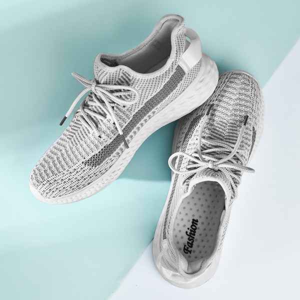 Alkalmi férfi tornacipő fekete, piros és fehér fűzővel