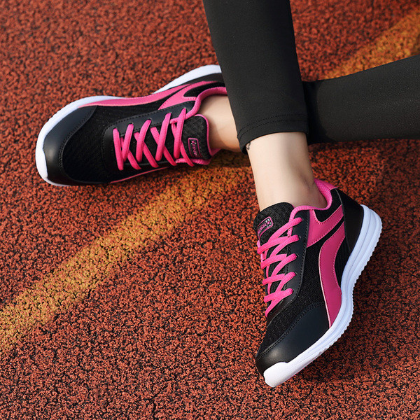 Γυναικεία αθλητικά παπούτσια casual  με κορδόνια σε ροζ, μαύρο και μπλε χρώμα