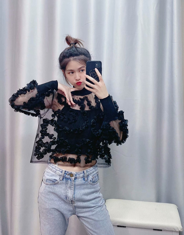 Γυναικεία διαφανή  μπλούζα από τούλι σε μαύρο χρώμα με ψηλό γιακά