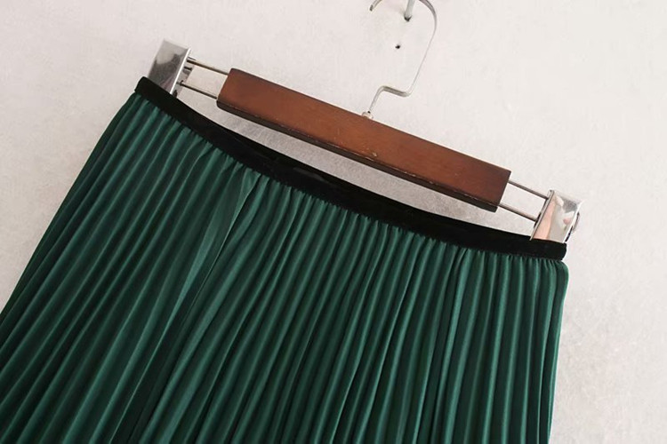 Fusta lunga plisata cu dantela de culoare verde