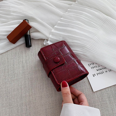 Poșetă de damă modernă cu lanț metalic