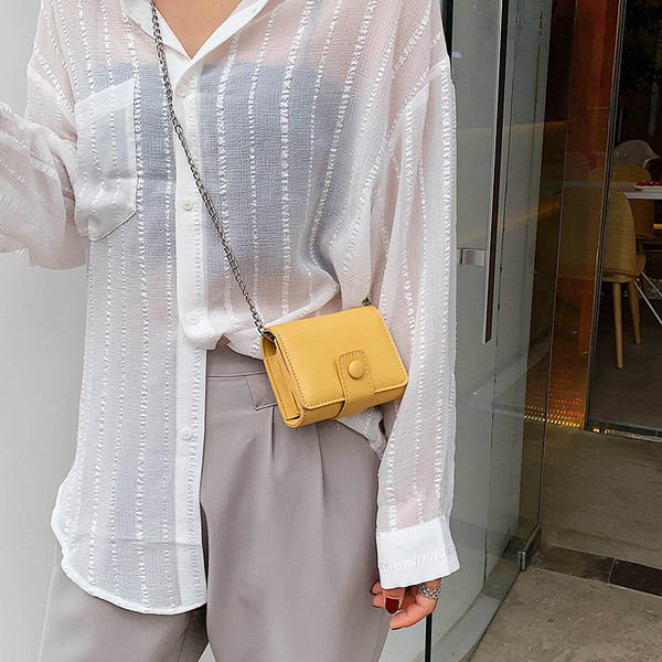 Poșetă de damă modernă cu lanț metalic