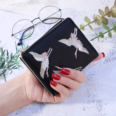 Γυναικείο πορτοφόλι με κεντήματα σε μαύρο, ροζ, γκρι, πράσινο και μπορντό χρώμα